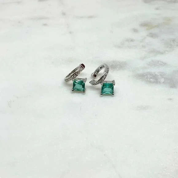 Elegant Silver and Green Gemstone Ear Cuffs - Picture 1 of 3